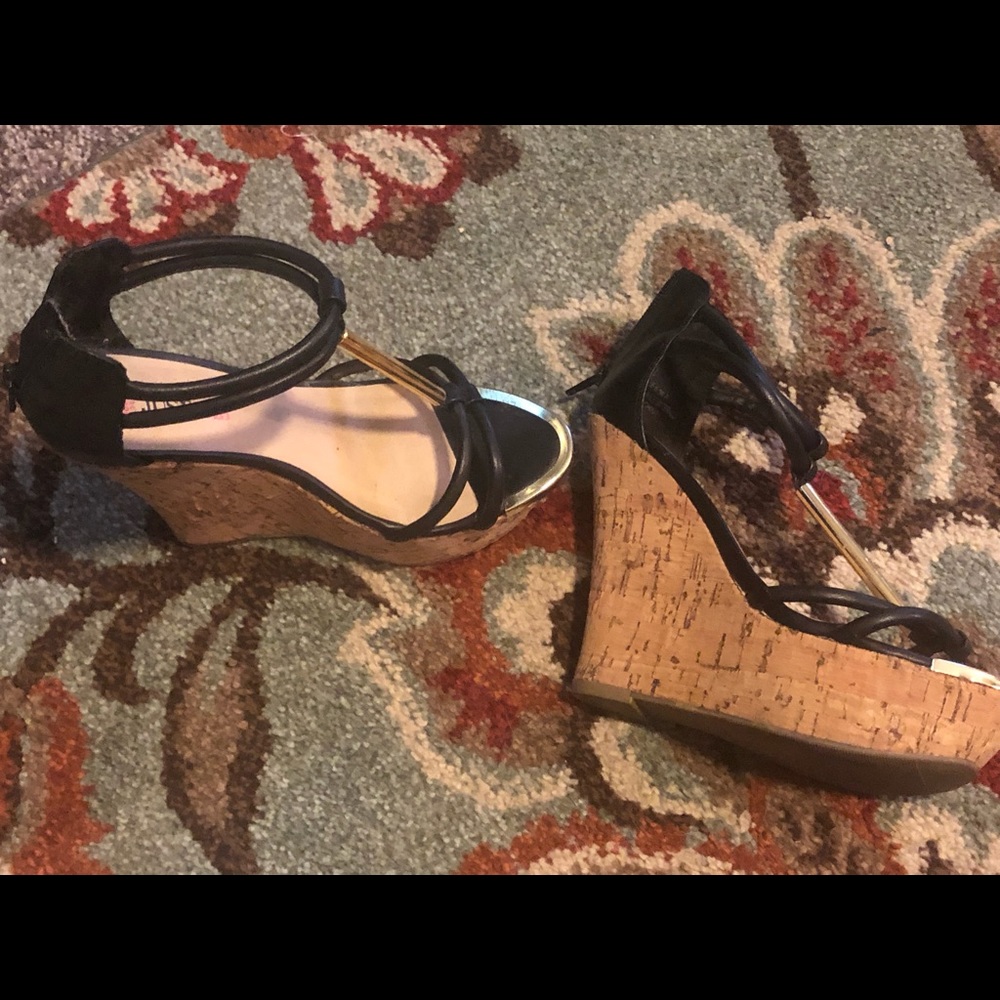 Size 6 wedge.